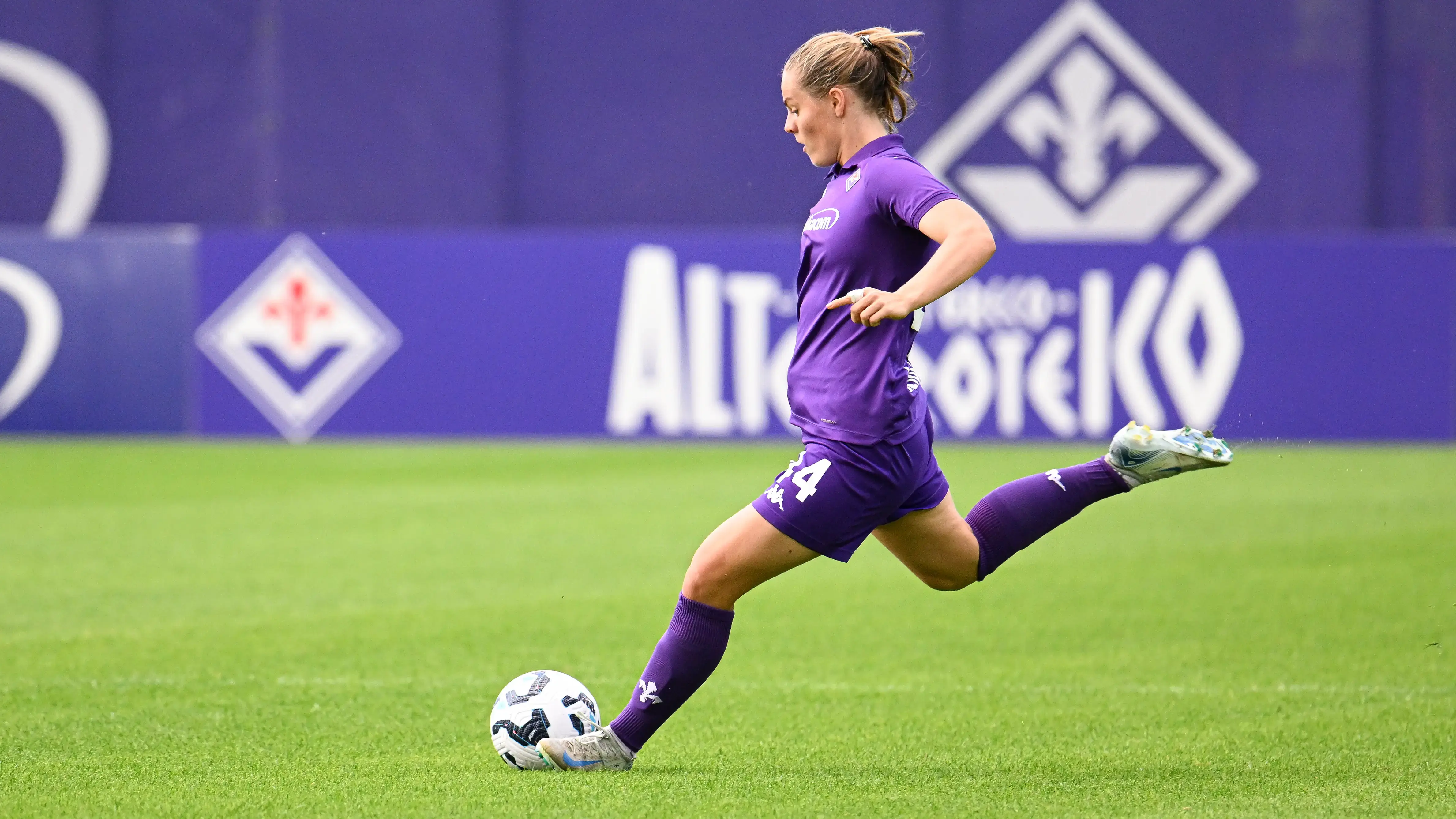 NEOGAL-E-IL-NUOVO-BACK-SHIRT-SPONSOR-DELLA-FIORENTINA-WOMEN-3.webp