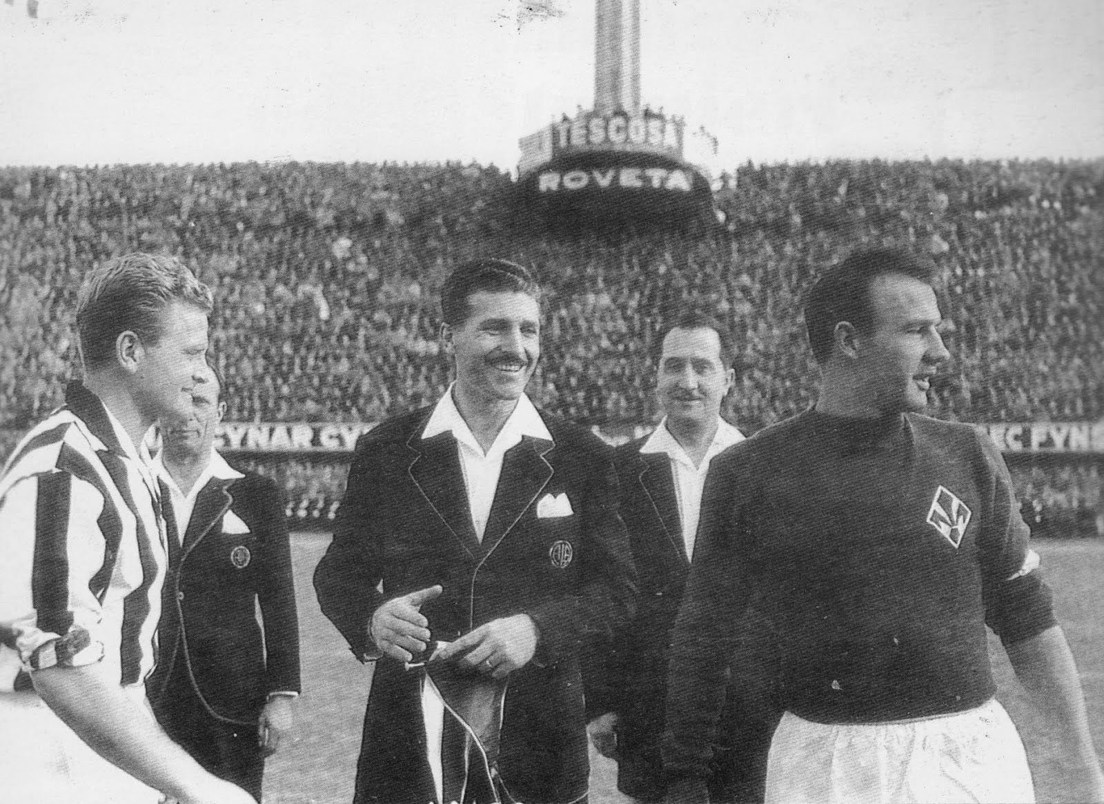 Serie_A_(ca-_late_1950s)_-_Fiorentina_v_Juventus_-_Team_captains_Boniperti_and_Cervato,_and_referee_Lo_Bello.jpg Serie_A_(ca-_late_1950s)_-_Fiorentina_v_Juventus_-_Team_captains_Boniperti_and_Cervato,_and_referee_Lo_Bello.jpg
